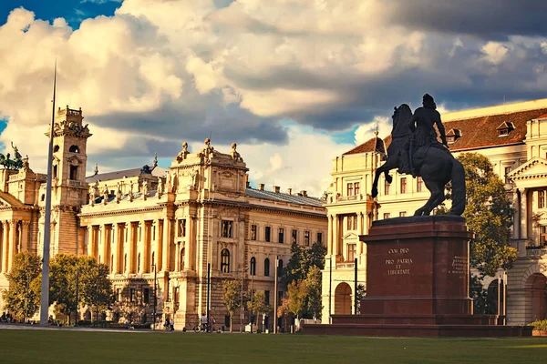 Budapest Ungern Juli 2018 Statyn Rakoczi Ferenc Lajos Kossuth Tér — Stockfoto