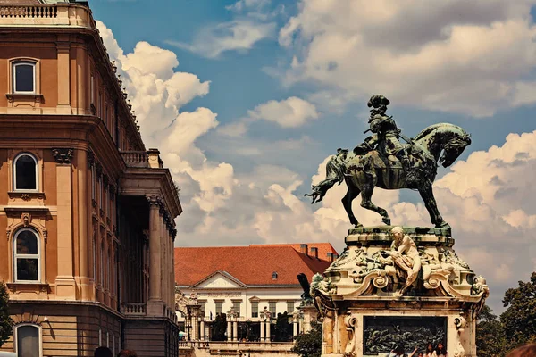 Budapest Hungría Julio 2018 Estatua Del Príncipe Eugenio Saboya Frente Fotos De Stock Sin Royalties Gratis