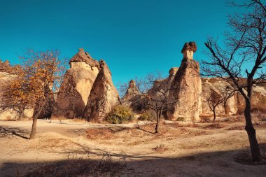 Kapadokya. Peri Bacası. Multihead taş mantar keşişler Vadisi. Pasabag Vadisi