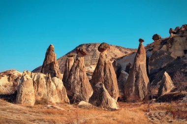 Kapadokya. Peri Bacası. Multihead taş mantar keşişler Vadisi. Pasabag Vadisi