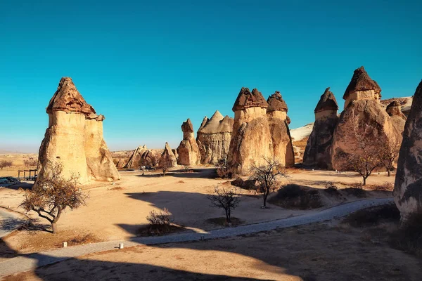 Capadocia Turquía Chimenea Hadas Champiñones Piedra Multicabeza Valle Los Monjes —  Fotos de Stock