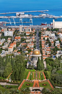 İsrail, Hayfa, Ekim 2017. Bahai Bahçeleri ve tapınak Carmel dağ yamaçları ve kenti Akdeniz ve bay Hayfa, İsrail