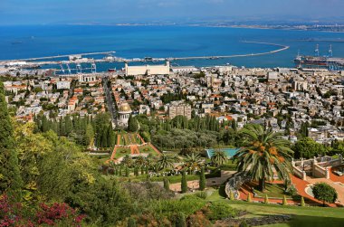 İsrail, Hayfa, Ekim 2017. Bahai Bahçeleri ve tapınak Carmel dağ yamaçları ve kenti Akdeniz ve bay Hayfa, İsrail