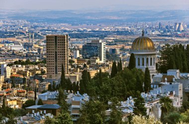 İsrail, Hayfa, Ekim 2017. Bahai Bahçeleri ve tapınak Carmel dağ yamaçları ve kenti Akdeniz ve bay Hayfa, İsrail
