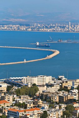 İsrail, Hayfa, Ekim 2017. Mount Carmel güzel panoramik görünümünden cityscape ve bağlantı noktası Haifa, İsrail.