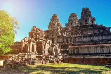 Ta Keo tapınak kalıntıları olduğunu Khmer antik tapınak Siem Reap içinde karmaşık Angkor Wat, Kamboçya'da güneşli bir gün.