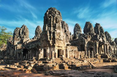 Angkor Thom, Siemreap, Kamboçya 'daki Bayon Tapınağının Yüzleri.
