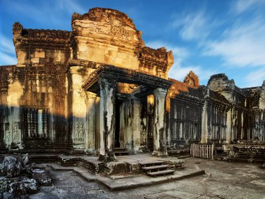 Bir tapınakta karmaşık dünyanın en büyük dini anıt ve Kamboçya Angkor Wat içinde alandır