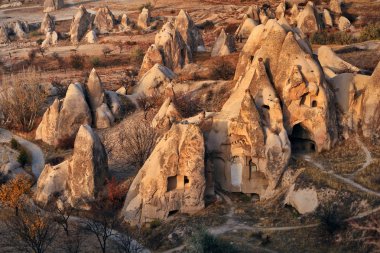 Kaya oluşumları Kılıçlar Vadisi Kapadokya Göreme şehir yakın
