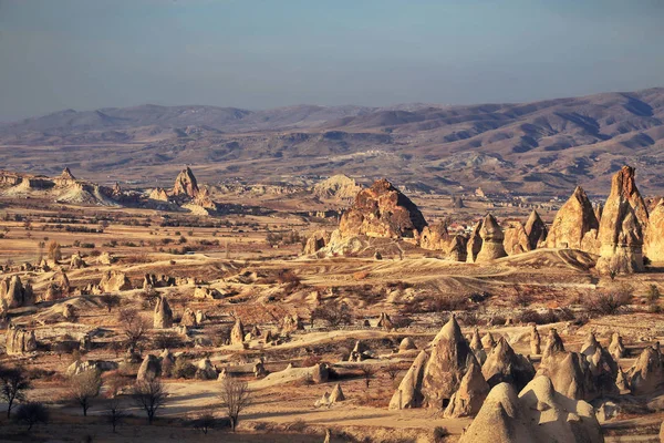 Rotsformaties Vallei Van Zwaarden Dicht Bij Stad Van Goreme Cappadocië — Stockfoto