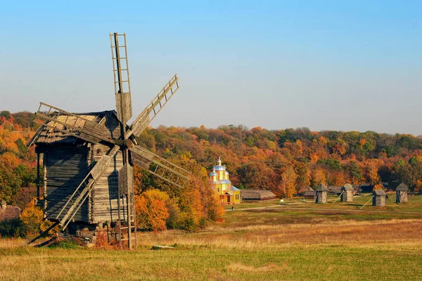 Molino Viento Tradicional Ucraniano Museo Arquitectura Nacional Pirogovo Hermoso Día Imagen De Stock