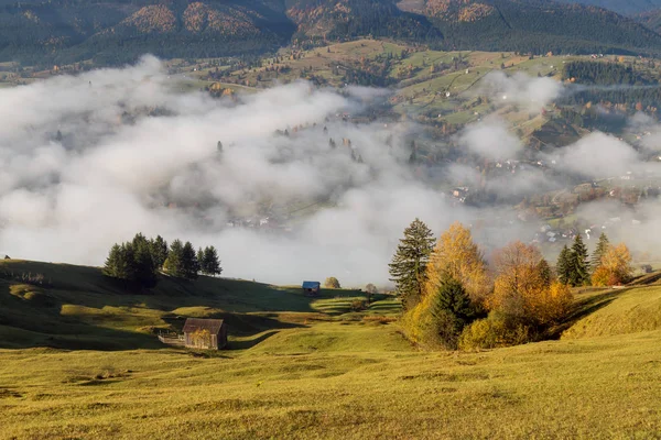 Schöne Herbstfarben Auf Den Rumänischen Hügeln Bunte Herbstlandschaft — Stockfoto