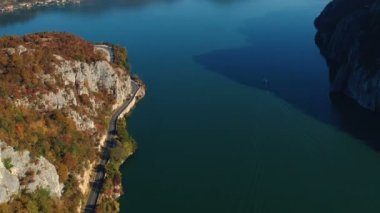 Danube Gorge, Romanya'nın sonbahar havadan görünümü