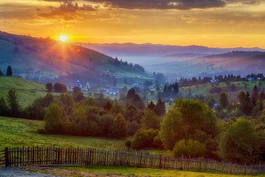 Yaz gündoğumu Bucovina, Romanya