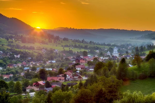 Yaz gündoğumu Bucovina, Romanya