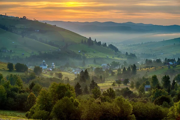 Yaz gündoğumu Bucovina, Romanya