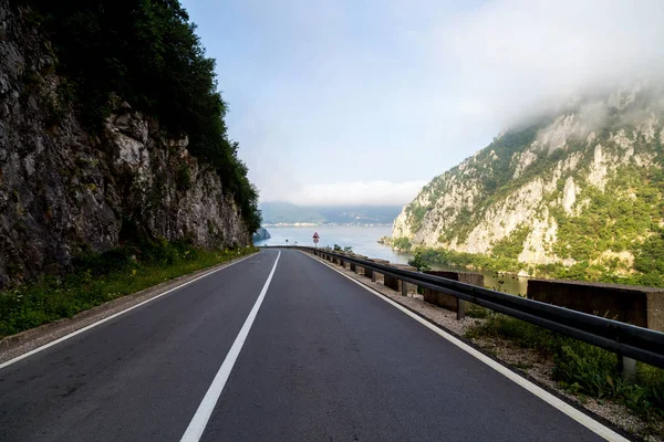 Summer Landscape Danube Gorge Border Romania Serbia Mraconia Orthodox Monastery — Stock Photo, Image