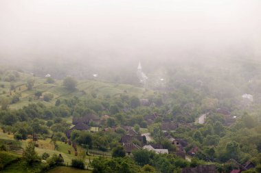 Maramures geleneksel köy görünümünü yaz