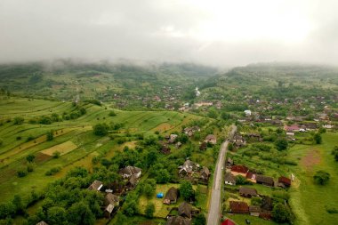 Maramures geleneksel köy görünümünü yaz