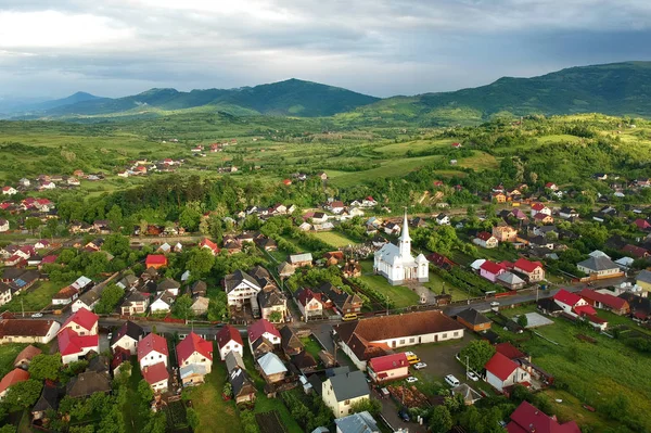 Maramures geleneksel köy görünümünü yaz