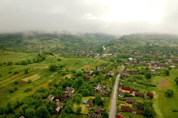 Maramures geleneksel köy görünümünü yaz