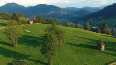 Sadova köyünün üstündeki havadan görünüm, Bucovina