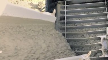 Beton mikseri, döküm pompa. Detay inşaat makine ve zemin çalışır. Müstakil ev beton temeli. Müstakil ev bina, zemin çalışır. Statik gün stabilize v-günlük vurdu
