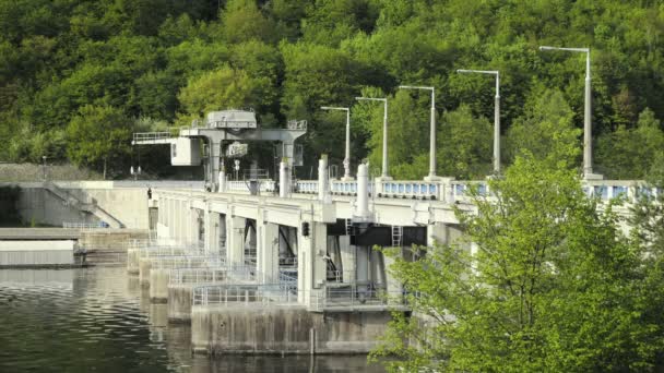 Presa Hormigón Gigante Agua Central Hidroeléctrica Vista Desde Presa Drenaje — Vídeos de Stock