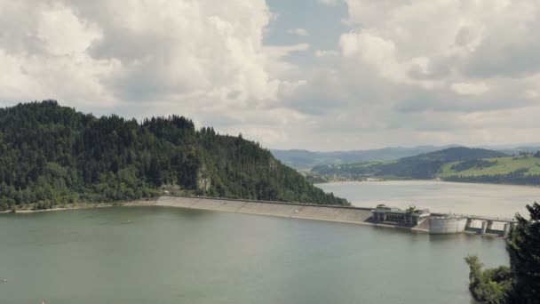 Presa Hormigón Gigante Agua Central Hidroeléctrica Vista Desde Perspectiva Aves — Vídeo de stock