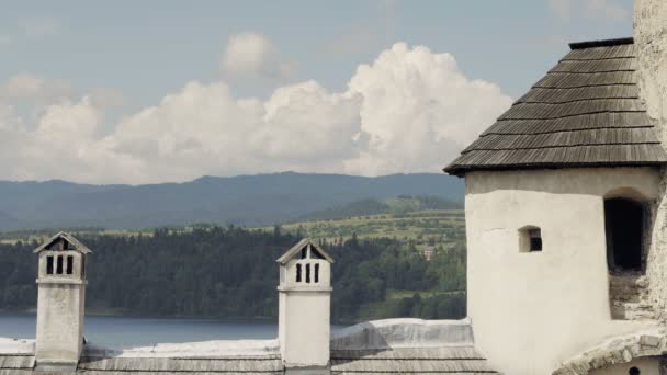 Vista Monumentale Dai Merli Del Castello Paesaggio Con Lago Vacanza — Video Stock