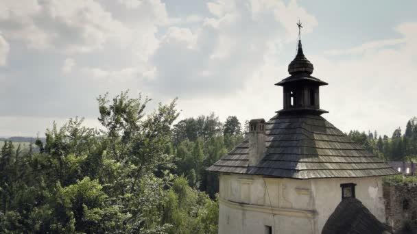 Monumentální Pohled Cimbuří Hradu Krajina Kopci Lesy Pole Sunny Holiday — Stock video