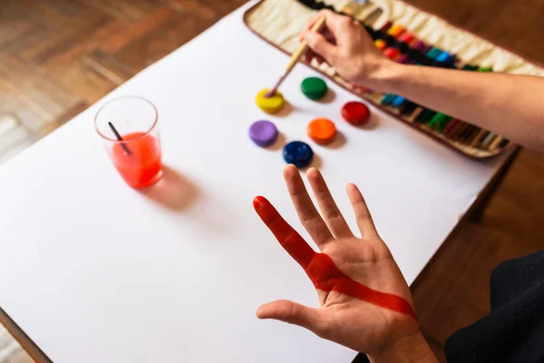 Stock Photo Caucasian Person Water Painting Hands — Stock Photo, Image