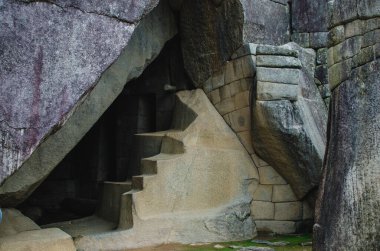 Bir kaya heykeline oyulmuş basamakların stok fotoğrafı. Resimde kimse yok..