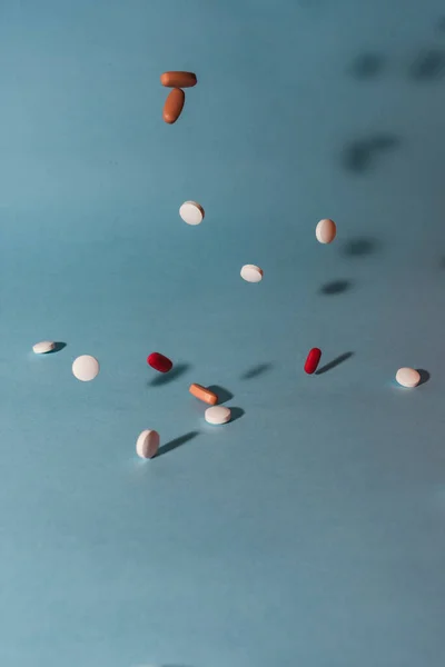 Stock Photo Bunch Different Pills Falling Blue Background Nobody Picture — Stock Photo, Image
