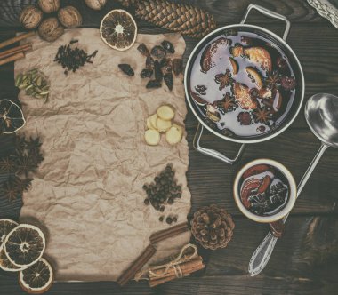 kahverengi kağıt ve mulled şarap, en iyi görünümü yapmak için malzemeler