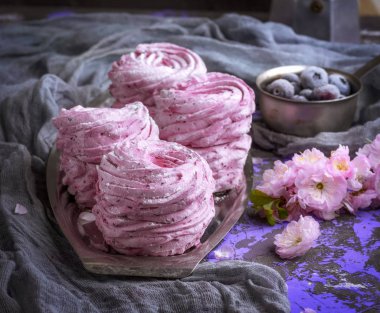 büyük yuvarlak havadar hatmi bir demir plaka üzerinde kapat