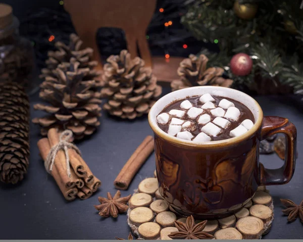 Hot Chocolate Marshmallow Brown Ceramic Mug Black Table — Stock Photo, Image