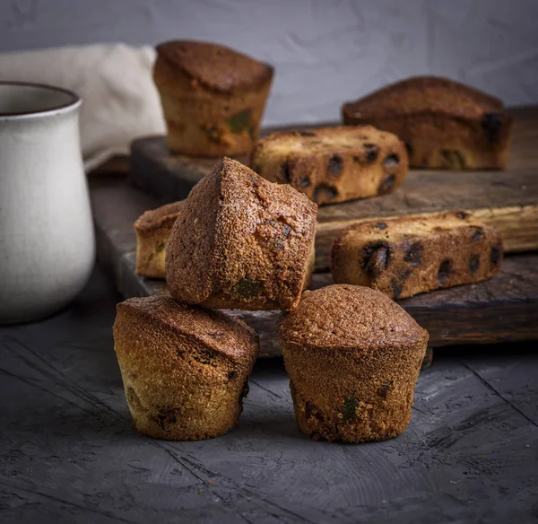 Kleine Runde Gebackene Cupcakes Mit Trockenfrüchten Und Rosinen Nahaufnahme — Stockfoto