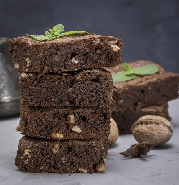 Στοίβα Από Ψημένο Τετράγωνα Κομμάτια Πίτας Brownie Εσωτερικη — Φωτογραφία Αρχείου