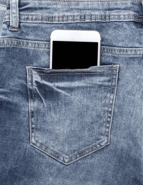 arka cebinde kot, tam kare beyaz smartphone