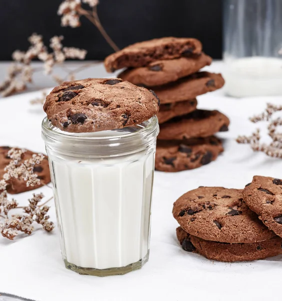 Chocolate Cookie Transparent Glass Milk Breakfast — Stock Photo, Image