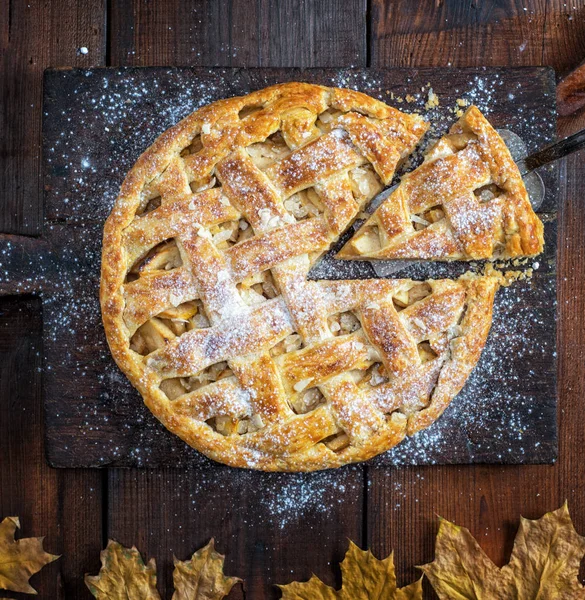 Tarte Aux Pommes Ronde Cuite Four Sur Une Vieille Planche — Photo