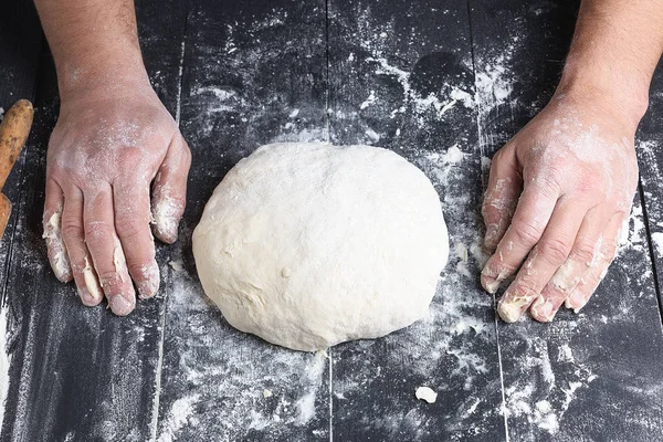 Kneaded Yeast Dough Made White Wheat Flour Black Wooden Table — Stock Photo, Image