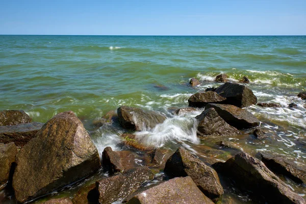 우크라이나에 돌으로 흑해의 — 스톡 사진