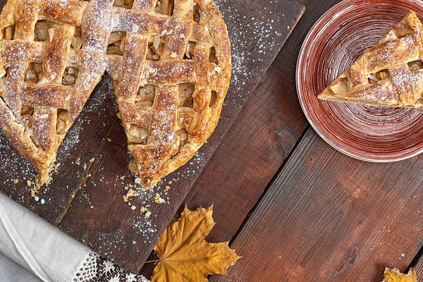 Tarte Aux Pommes Ronde Cuite Four Une Pièce Coupée Sur — Photo