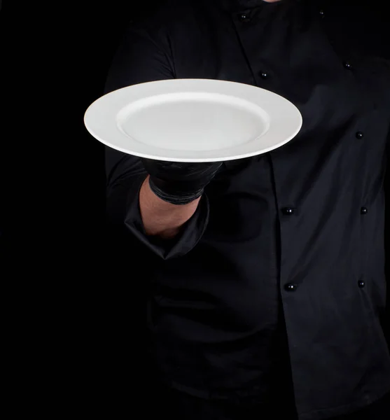 Cozinhe Uniforme Preto Segura Sua Mão Uma Placa Branca Vazia — Fotografia de Stock