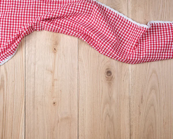 Rood Textiel Handdoek Een Cel Van Wit Een Houten Ondergrond — Stockfoto