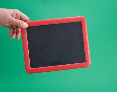 boş siyah çerçeve tutan el