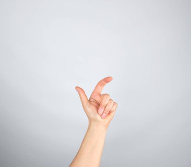 sol el ile kıvrılmış parmaklar 