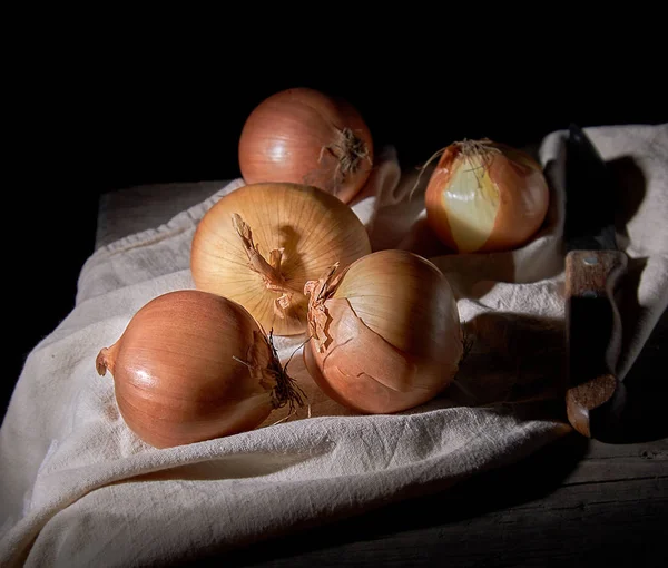 Cebollas marrones redondas sin pelar — Foto de Stock